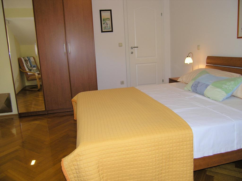 Apartments Kristina Krk Town Bagian luar foto
