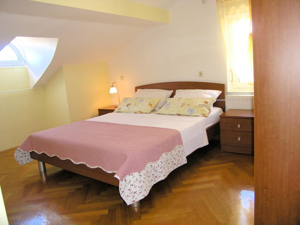 Apartments Kristina Krk Town Bagian luar foto