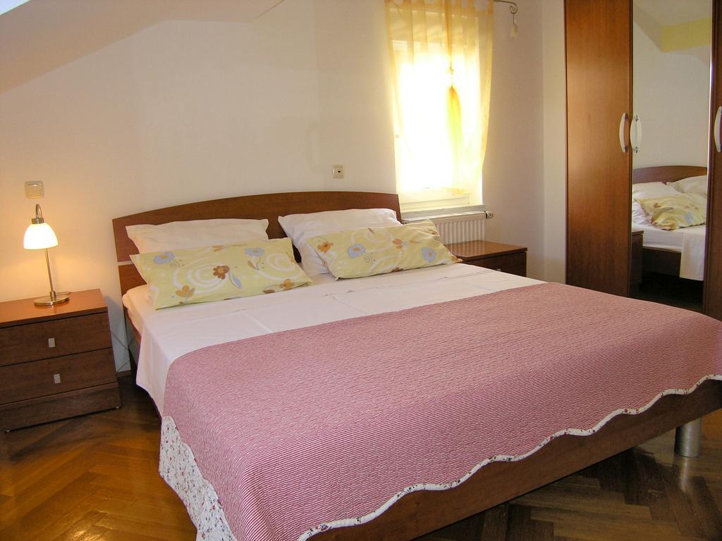 Apartments Kristina Krk Town Bagian luar foto