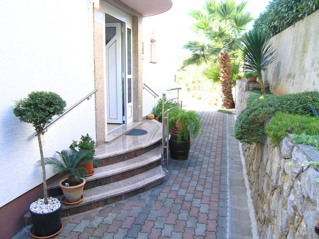 Apartments Kristina Krk Town Bagian luar foto
