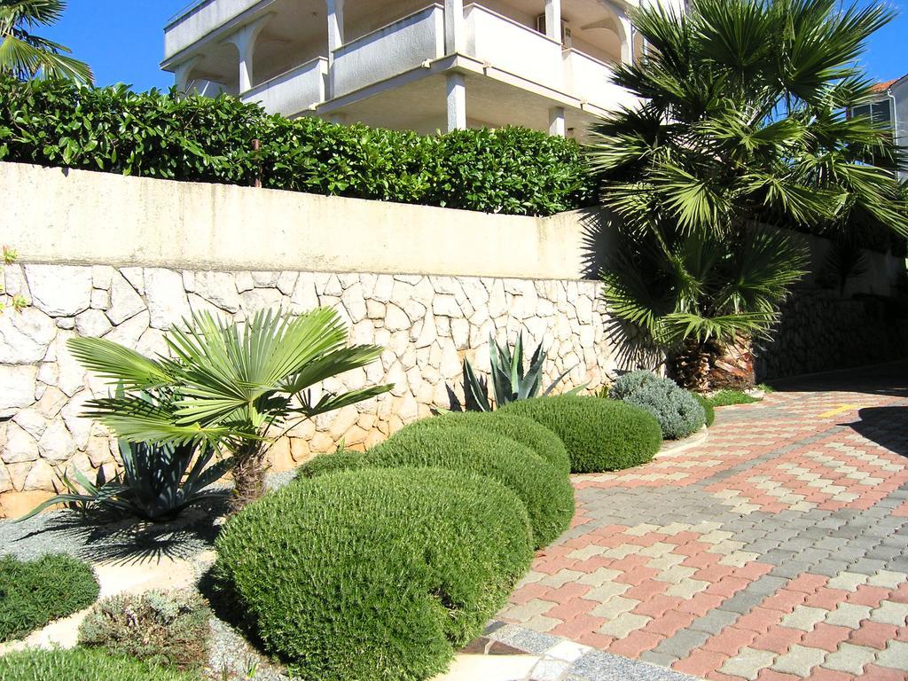 Apartments Kristina Krk Town Bagian luar foto