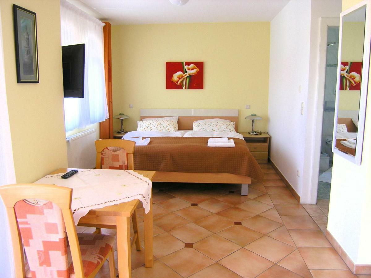 Apartments Kristina Krk Town Bagian luar foto