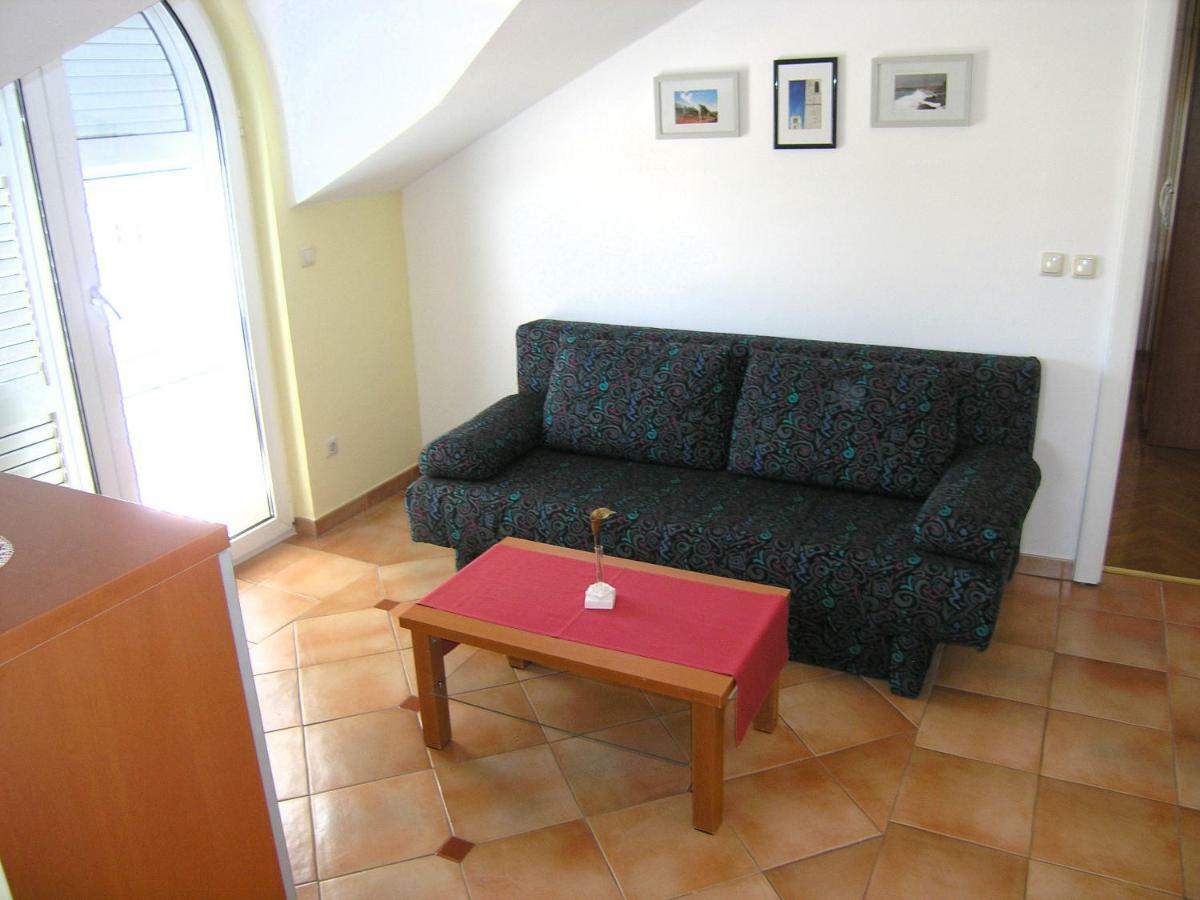 Apartments Kristina Krk Town Bagian luar foto